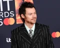 Ο Harry Styles αποκαλύπτει πώς μια πρώην σύντροφός του τού άλλαξε τη ζωή –